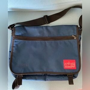 LATE SHOW 2012 MANHATTAN PORTAGE Navy Blue Large Messenger Bag